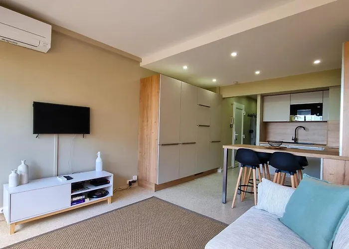 Apartment 4 Guests With Access To The Beachfrejus