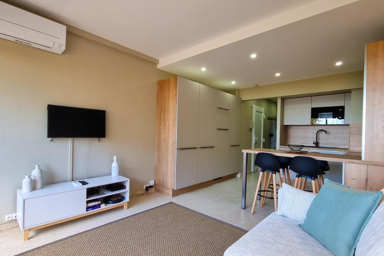 4 Guests With Access To The Beachfrejus Holiday home Frejus