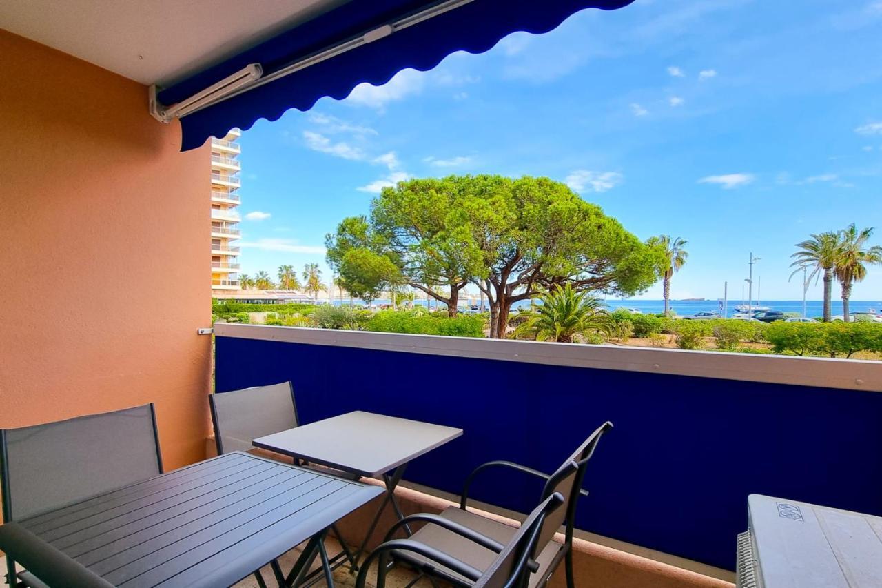 4 Guests With Access To The Beachfrejus Holiday home Frejus